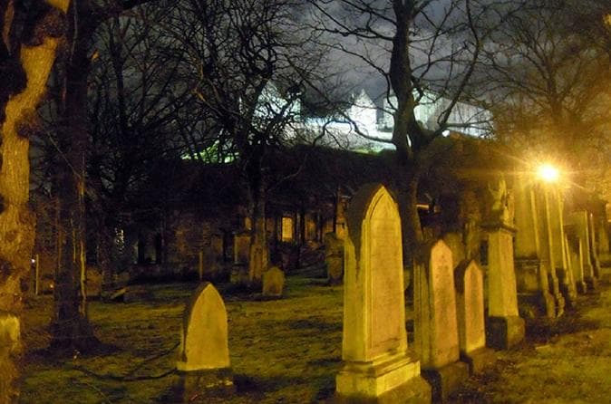 FGT-IT Edinburgh: Free 2-Hour Night time Ghost Tour - Italian Tour Guide